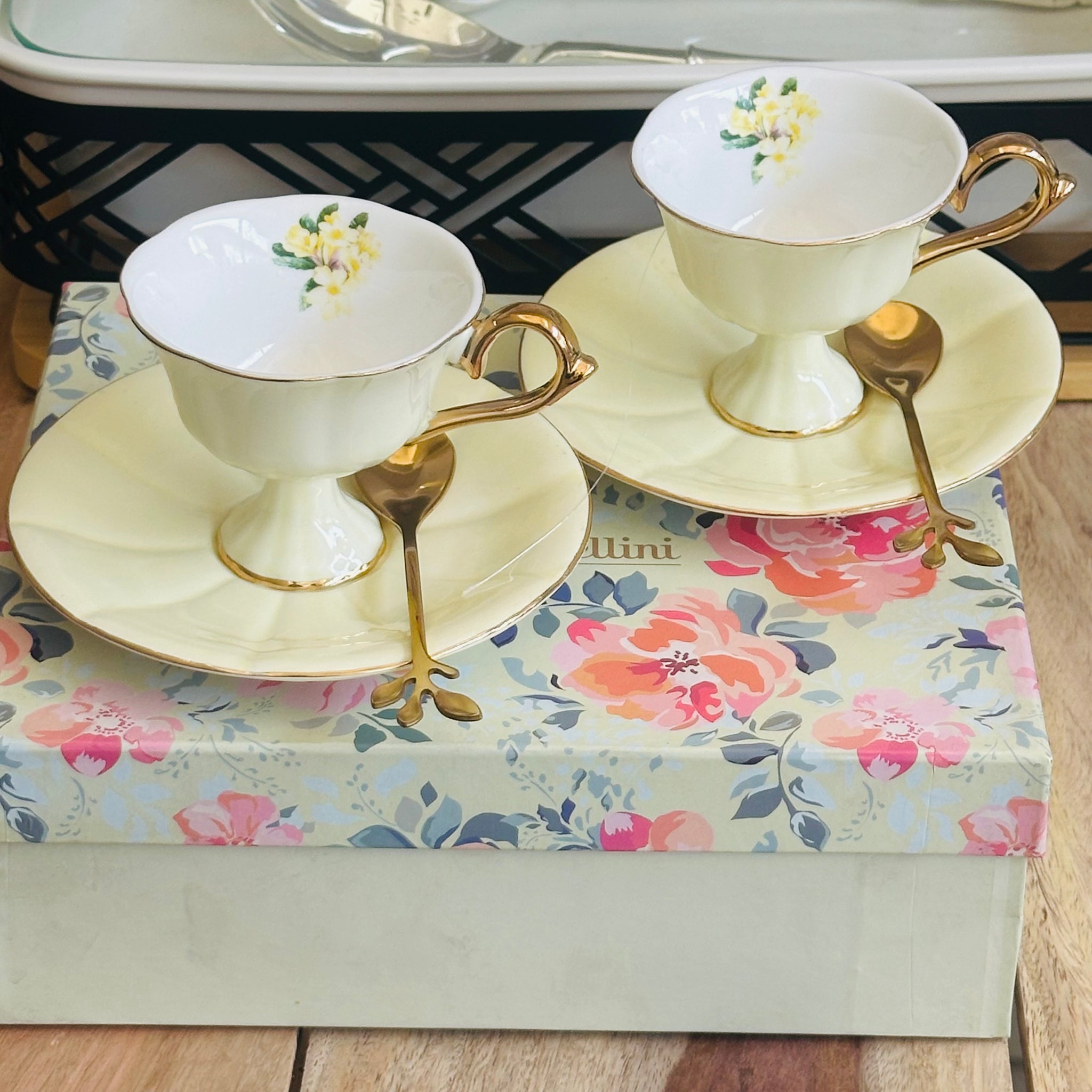 Lemon Lily Whimsy(2 cups,2 saucers,2 tsp)