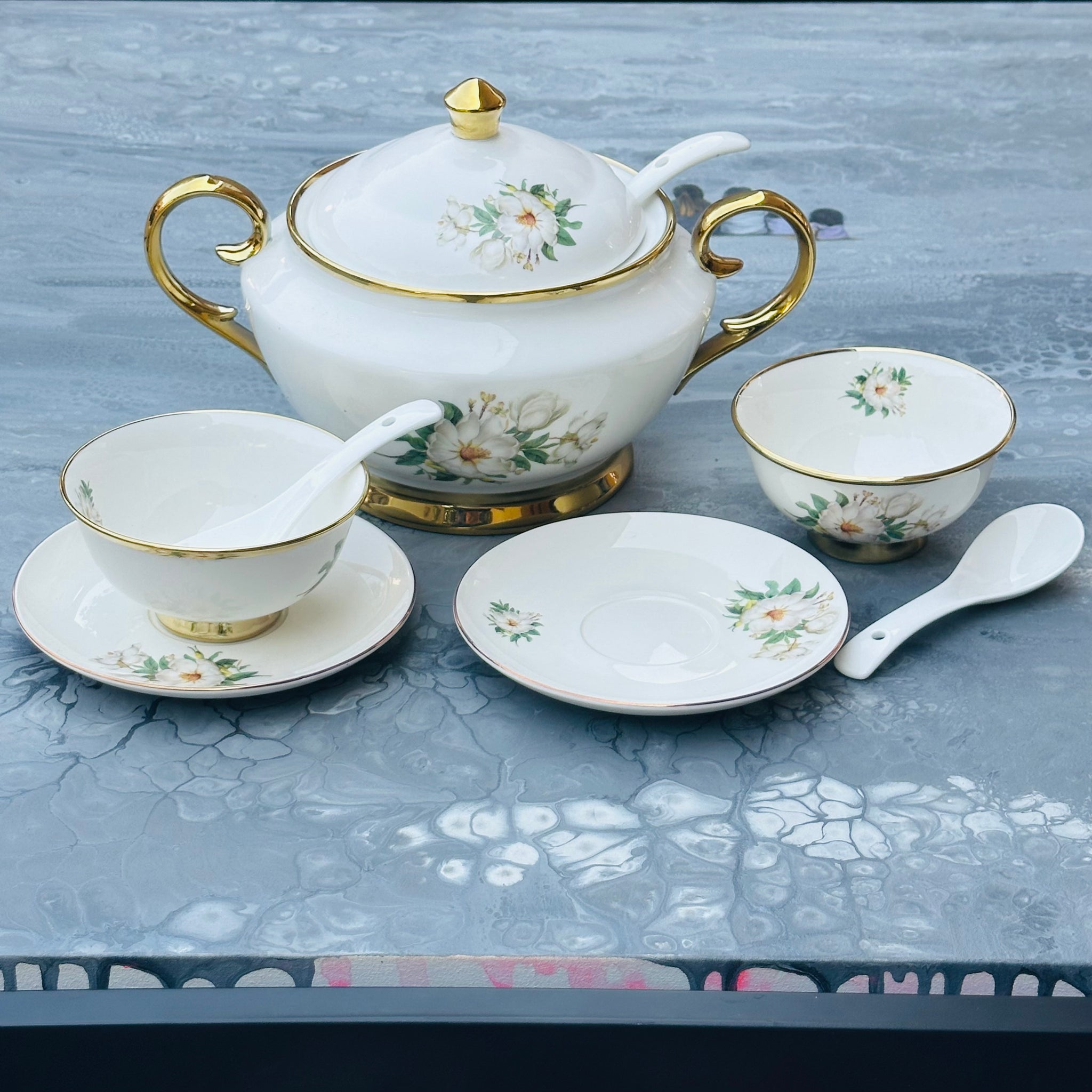 White Lily Soup Set (20 piece soup set)