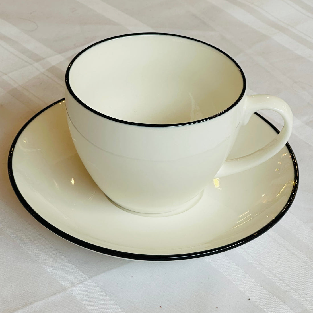 Classic In White & Black (Set Of Six Cups & Saucers)