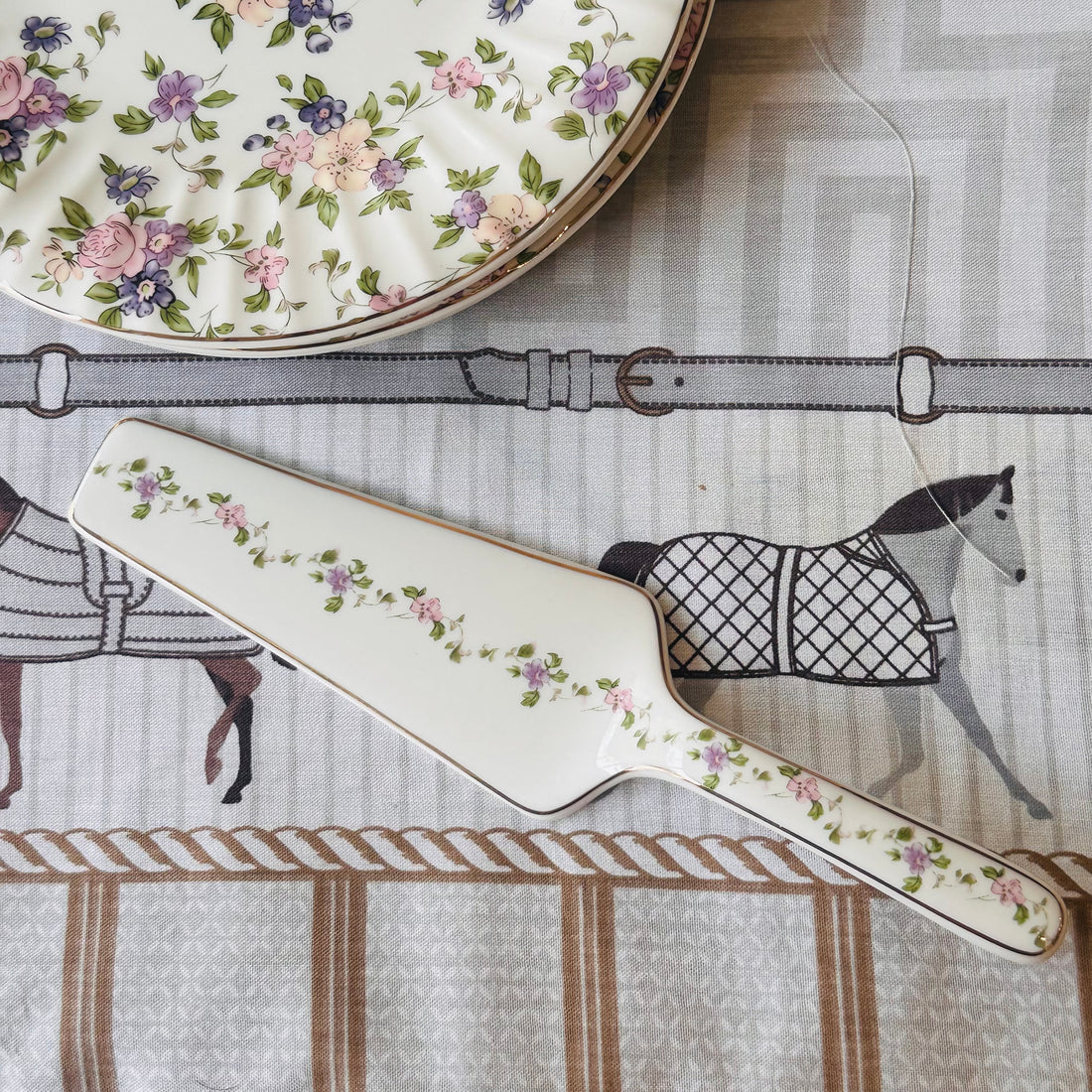 The Vintage Meadow Cake Set