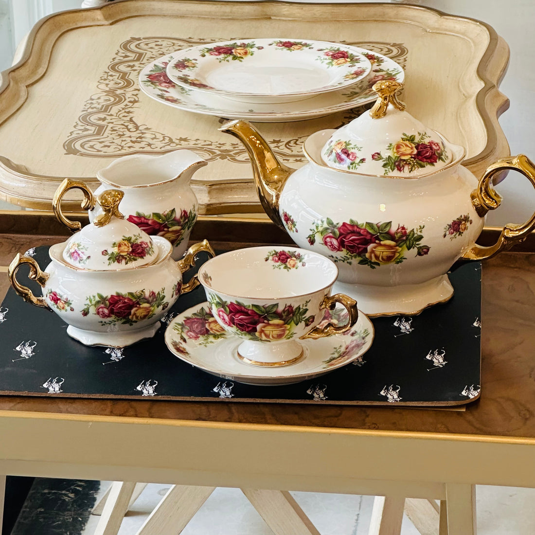 Secret Garden Red Rose Love II (24 Piece Tea Set)