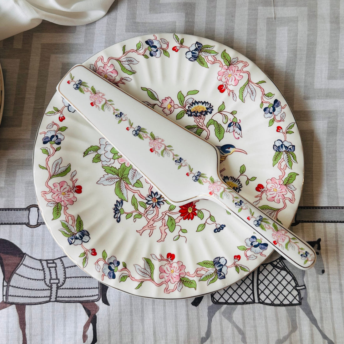 The Hummingbird Garden Cake Set