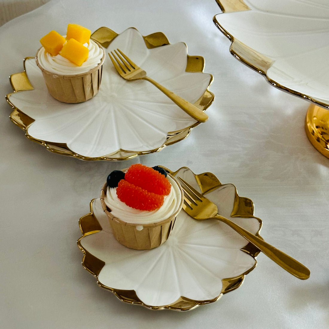 Luxury Classic Gold Tulip Quater Plate