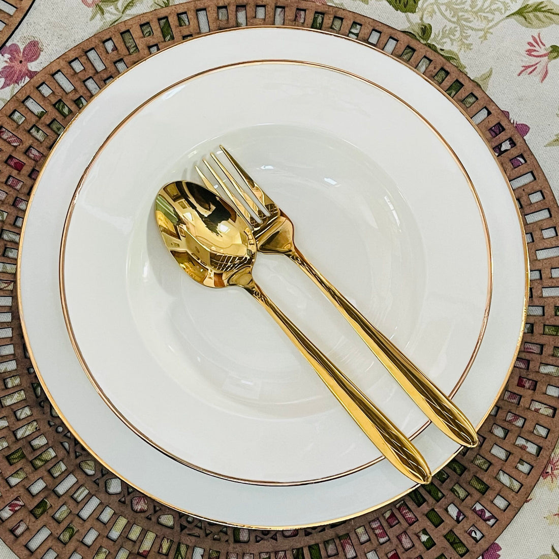 Regal Essence: White and Gold Classic Collection - Deep Plate (single piece)