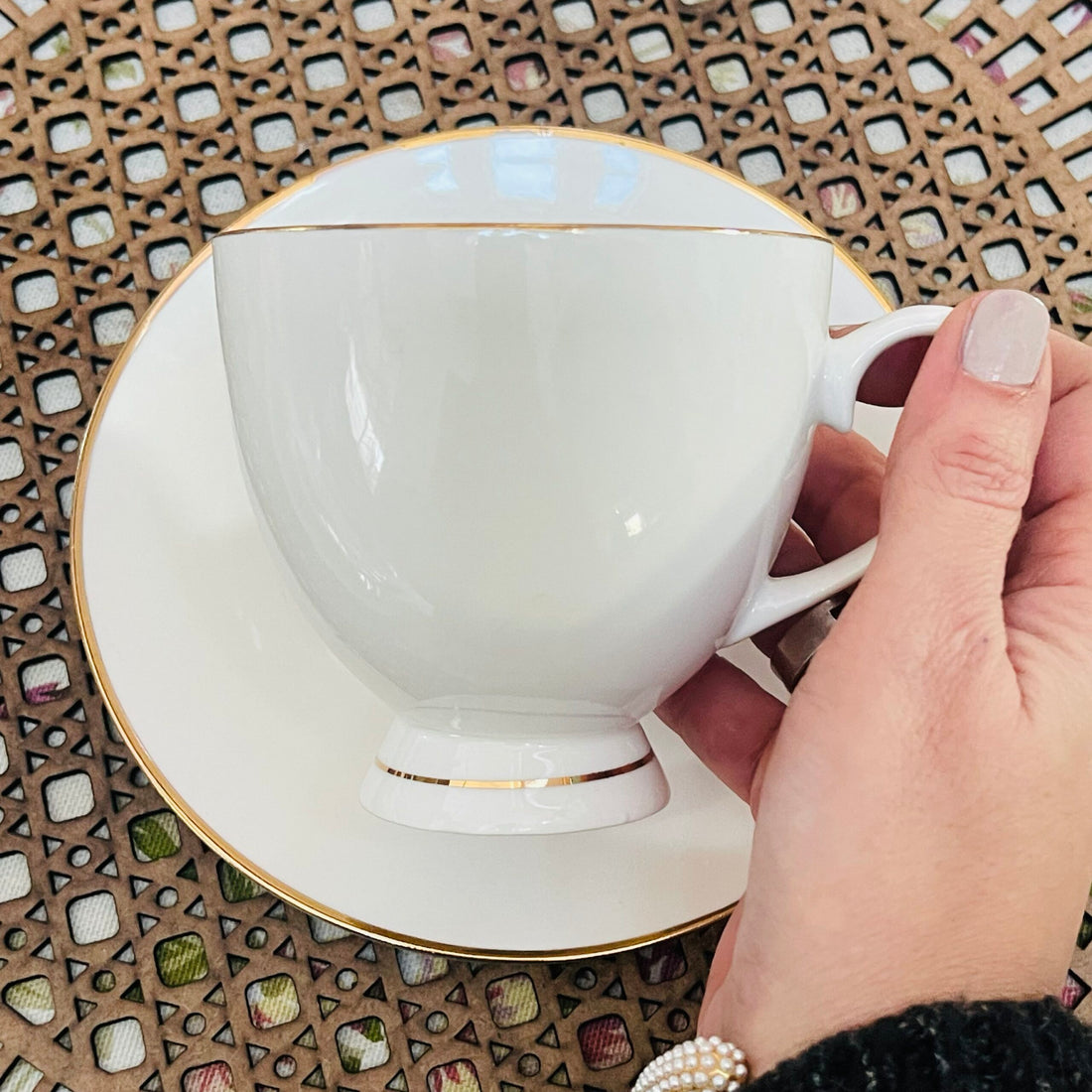 Regal Essence: White and Gold Classic Collection - Tea Cup &amp; Saucer (single cup and single saucer)