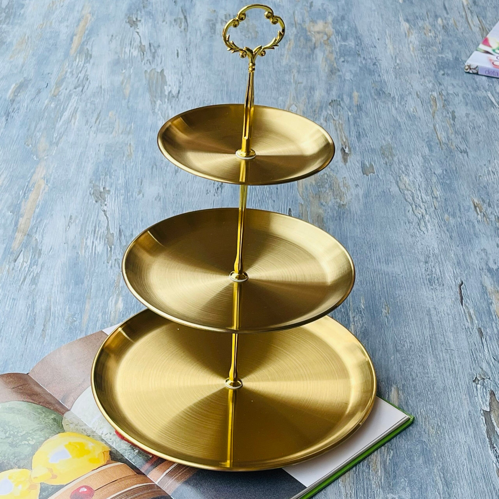 Three tiered stand gold steel