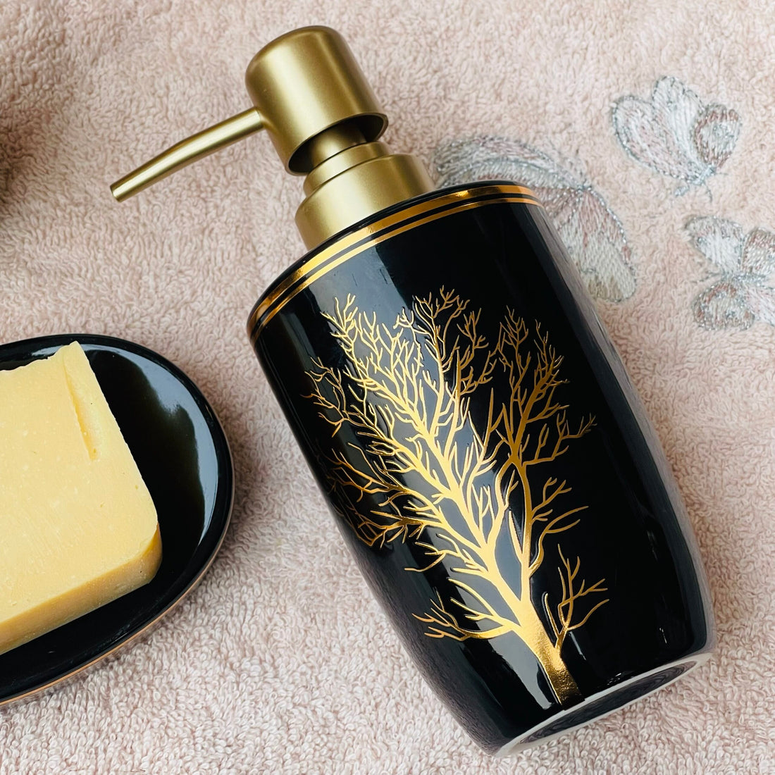 Golden Tree Majesty Black Bath Set