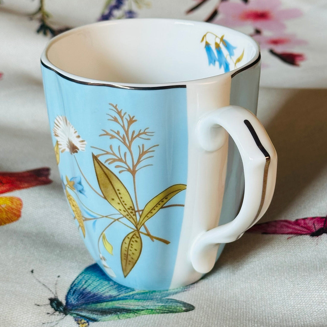 The Queen Garden Series - Literary Latte (single mug)